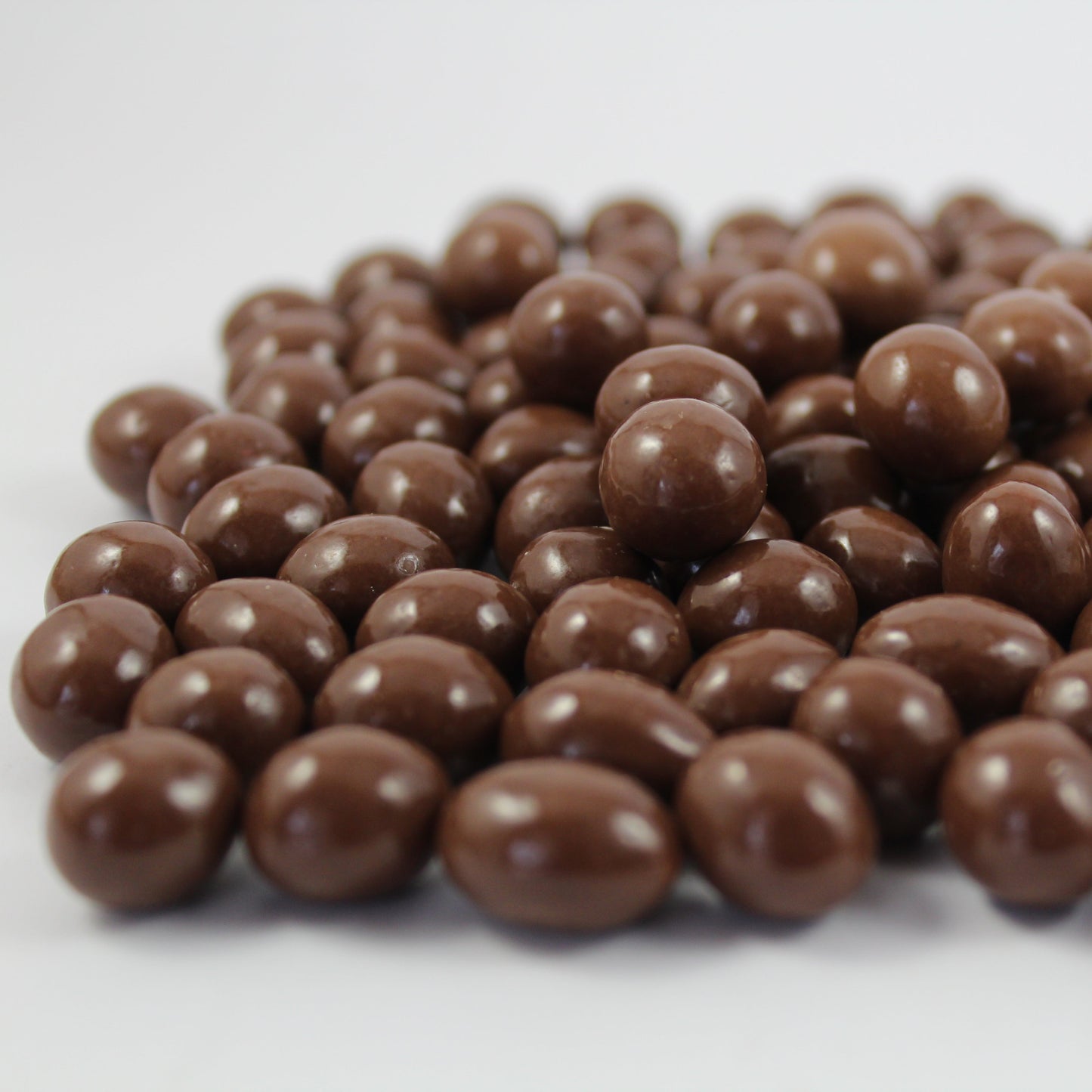 Chocolate-coated peanuts