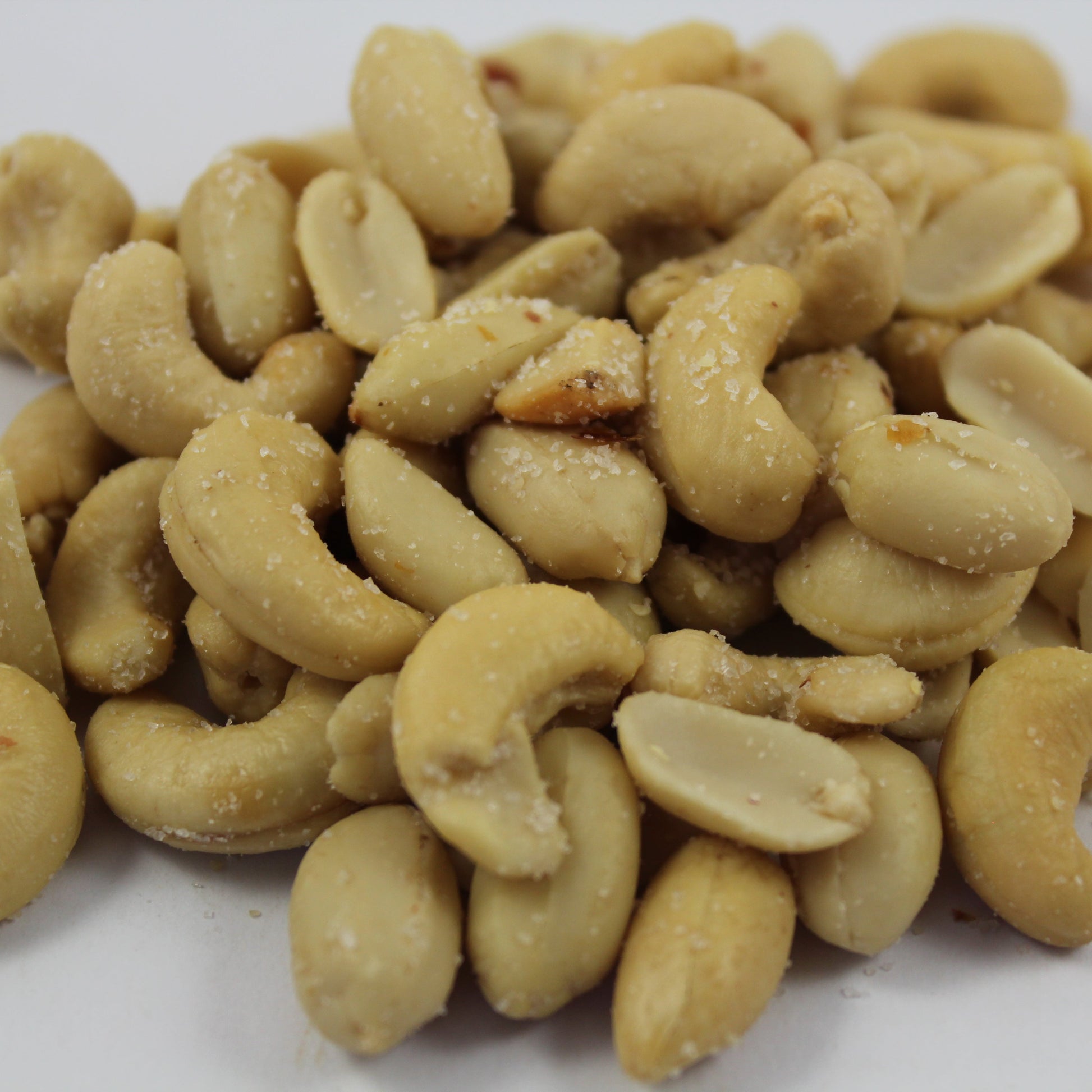 pub nuts slightly roasted and salted